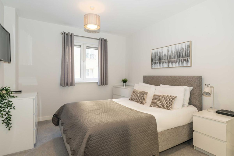 Bedroom, Stylish Apartment • Town Centre • Secure Parking • Fast Wifi • Smart TV • Yoko Property, Northamptonshire