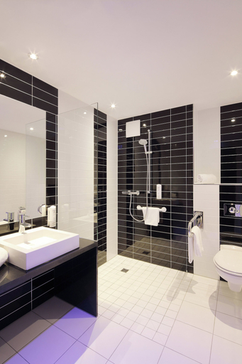 Bathroom 4, Holiday Inn Express FRIEDRICHSHAFEN by IHG, Bodenseekreis