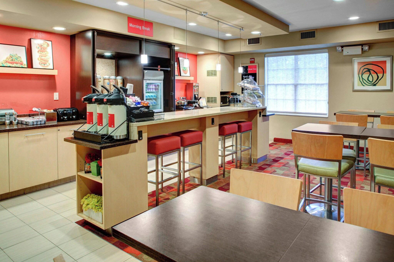 Food & Drinks 5, TownePlace Suites Cleveland Westlake, Cuyahoga