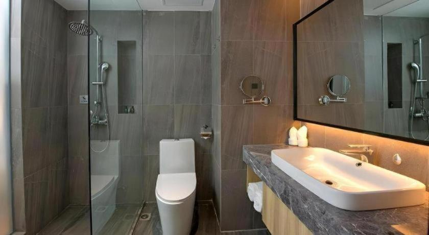 Bathroom 4, danfeng kelly hotel, Shenzhen