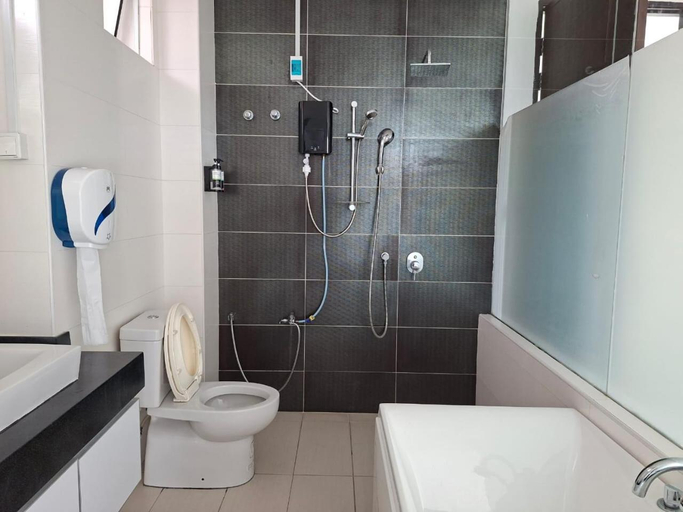 Bathroom 4, ALPINE Port Dickson Taman Kiara 2 Homestay Semi-D, Port Dickson