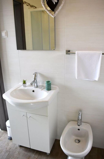 Bathroom 2, Modern poolside flat with game room acess, Poreč