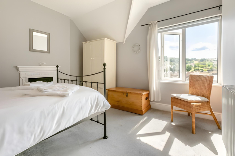 Bedroom 3, Daisy Cottage — Character & Comfort near Beer Beach, Devon