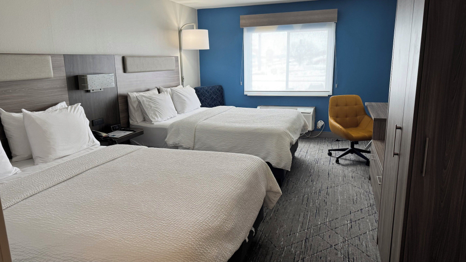 Bedroom 2, Holiday Inn Express DEFOREST (MADISON AREA) by IHG, Dane