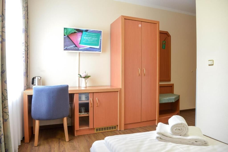 Bedroom 4, Hotel Opal, Region Hannover