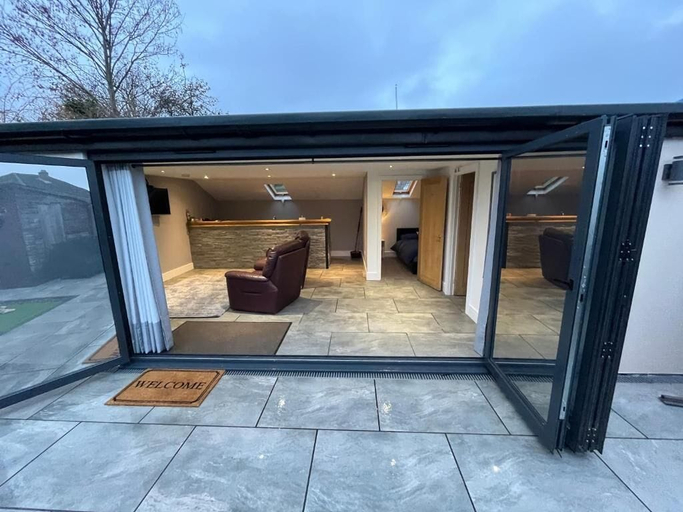 Primary image, The South Coast Snug, Hampshire