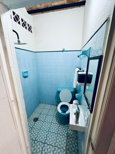 Bathroom 3, Bungalows Las Glorias, Compostela