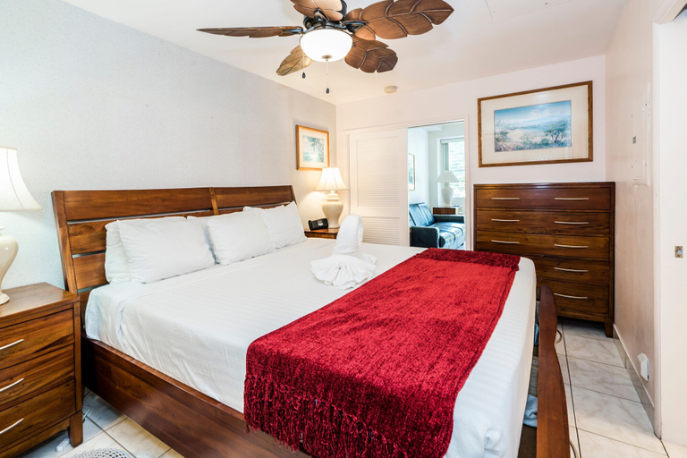 Exterior 2, Beachfront Rare Waikiki Shore Condo W/beach Access & Full Kitchen & Free Wifi, Honolulu