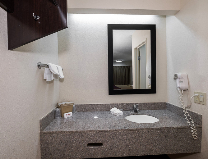 Bathroom 5, Red Roof Inn Dayton - Fairborn/ Nutter Center, Greene