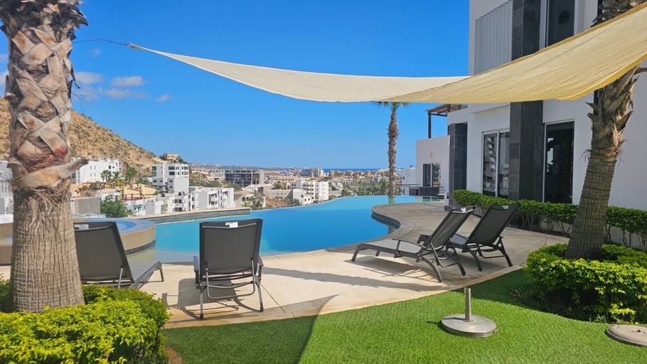 Primary image, Cozy Cabo Condo 2br, Shared Pool, Gated Community, 20 Walk to Beach, La Paz
