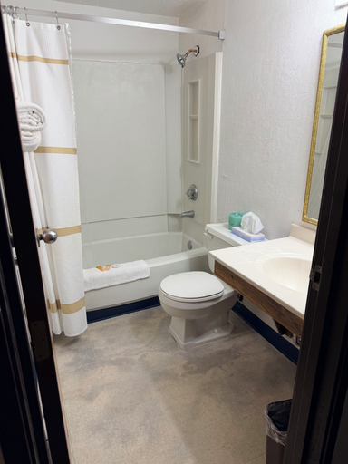 Bathroom, roseville budget inn, Ramsey