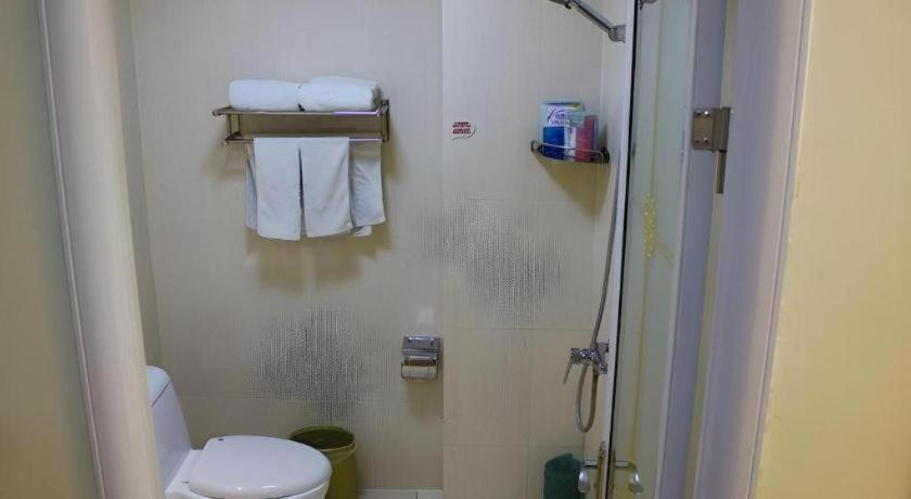 Bathroom 5, Thank Inn Hotel Hebei Xingtai Shaheweisan Road Expressway Intersection, Xingtai