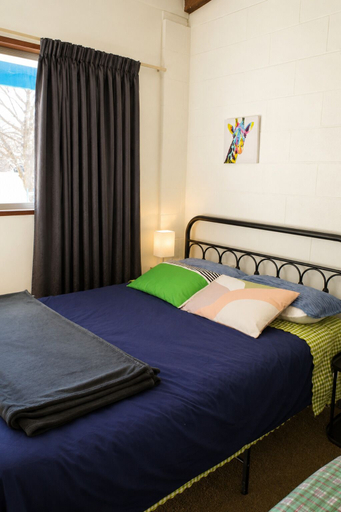 Room 5, Ata Studios at Sundale Holiday Park, Queenstown-Lakes