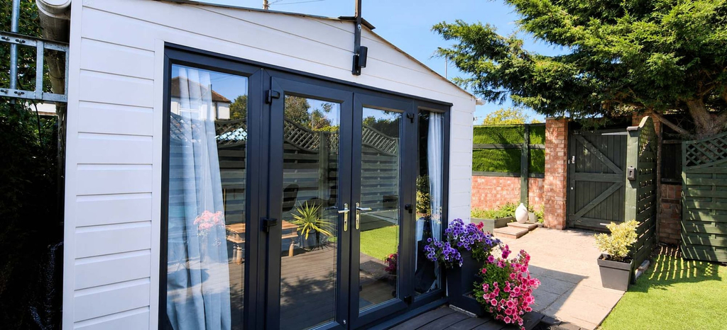 Room 2, Modern Windsor Studio Near Windsor Racecourse, Slough