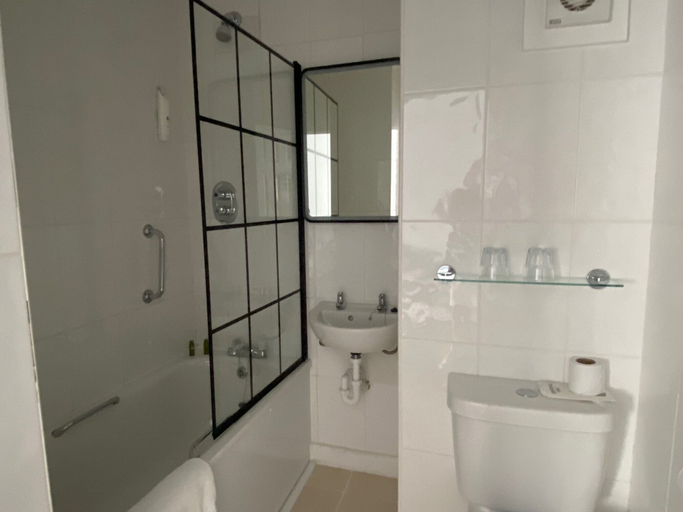 Bathroom 4, The Normandy Hotel, Renfrewshire