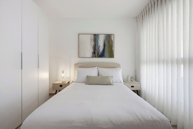 Room 5, Cozy & Spacious 3BR with Balcony & Mamad