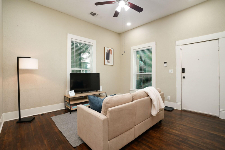 Public Area, Amazing Fully Fenced Home Only 1 7 Mi To Downtown, Bexar