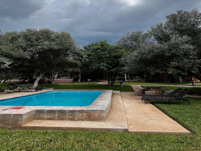 Sport & Beauty, Olienhoff Guesthouse and Rest Camp, Otavi