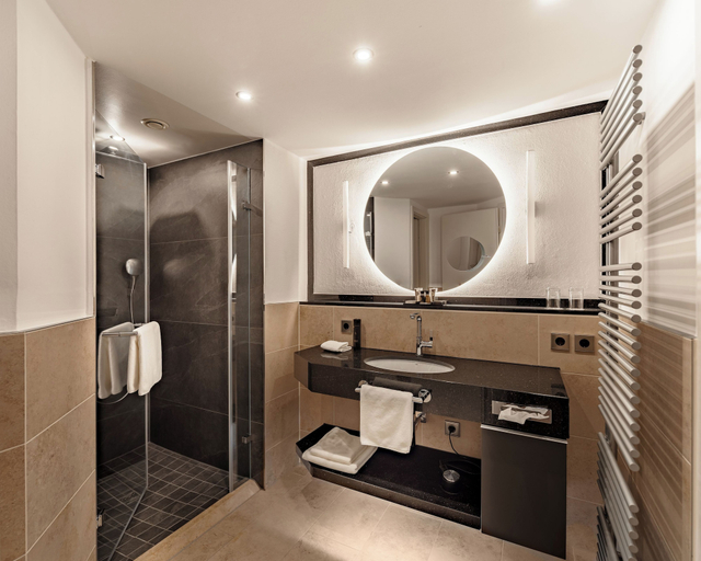 Bathroom 5, Burghotel Staufeneck, Göppingen