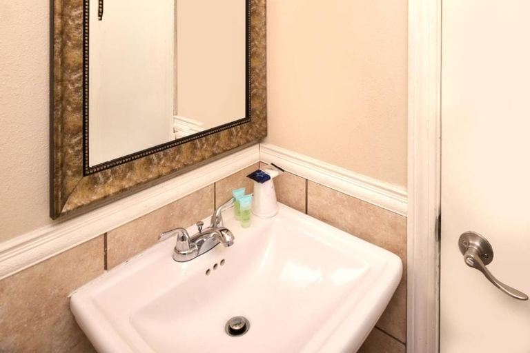 Bathroom 4, Motel 6 Putnam, CT, Windham