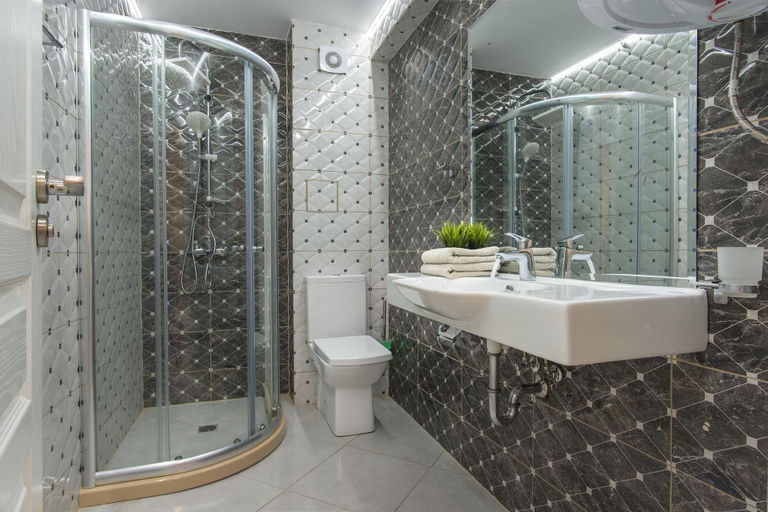 Bathroom, Nikki Beach Apartments, Pomorie