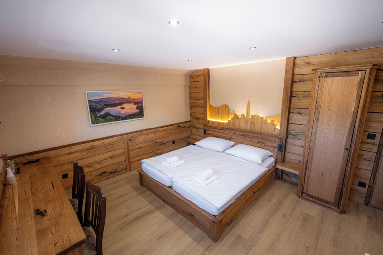 Room 3, Bed & Breakfast LakeBled House, Bled