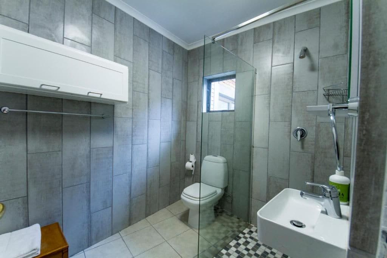 Bathroom 4, @ Abelia Guest House, City of Cape Town