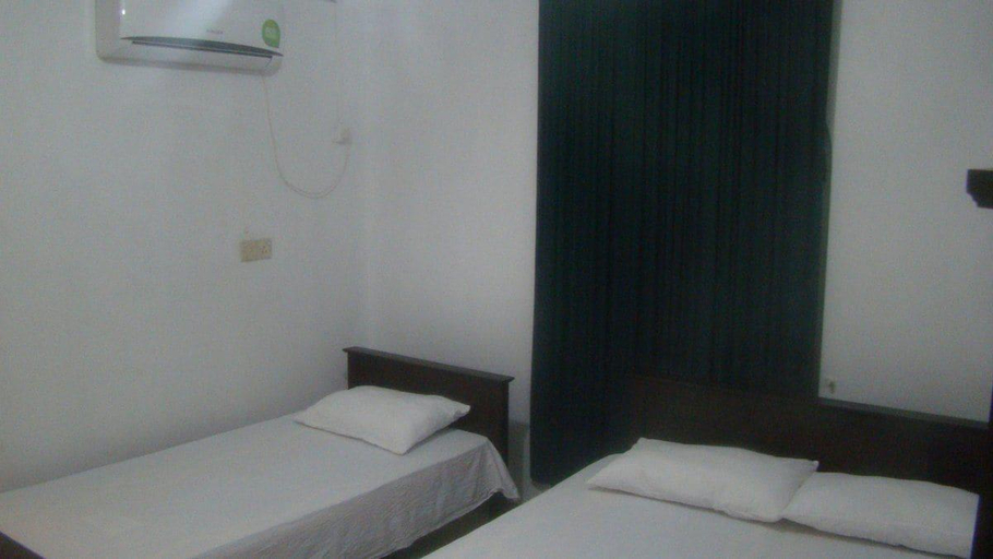 Bedroom 5, Asix Hotel, Trincomalee Town and Gravets