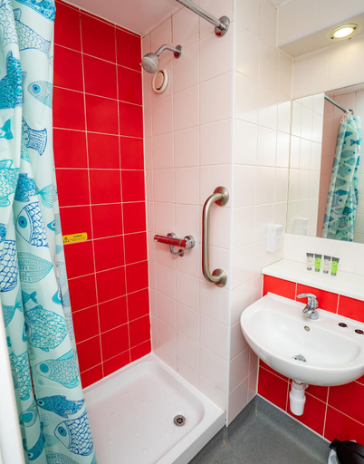 Bathroom 3, Lovely Modern Central Coventry Budget Studio, Coventry