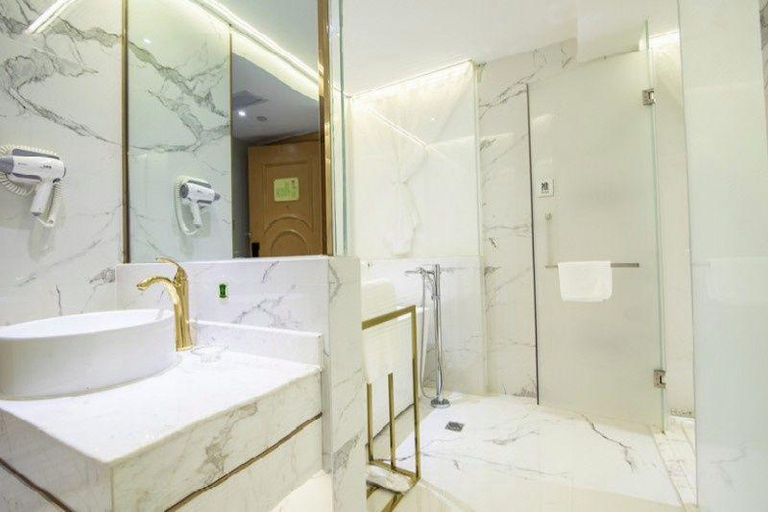 Bathroom 3, Vienna Hotel (Chuanxin Drum Tower Metro Station, Beijing Road), Kunming