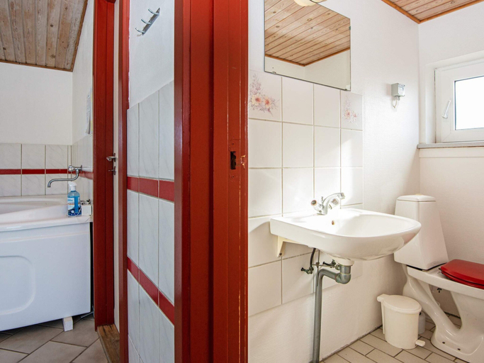 Bathroom 3, 10 Person Holiday Home in Harboore, Lemvig