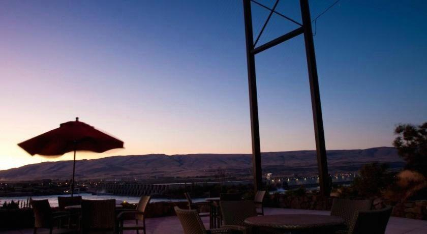 Food & Drinks 5, Celilo Inn, Wasco