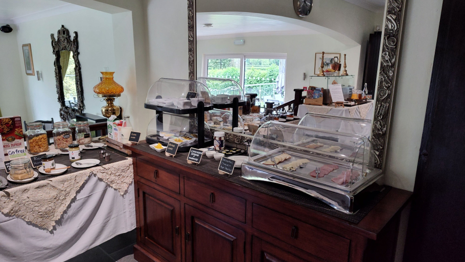 Food & Drinks 4, Dolbrodmaeth Riverside, Gwynedd