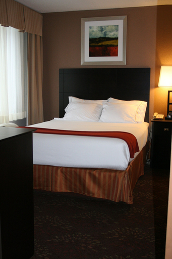Bedroom 3, Holiday Inn Express HOUGHTON-KEWEENAW by IHG, Houghton