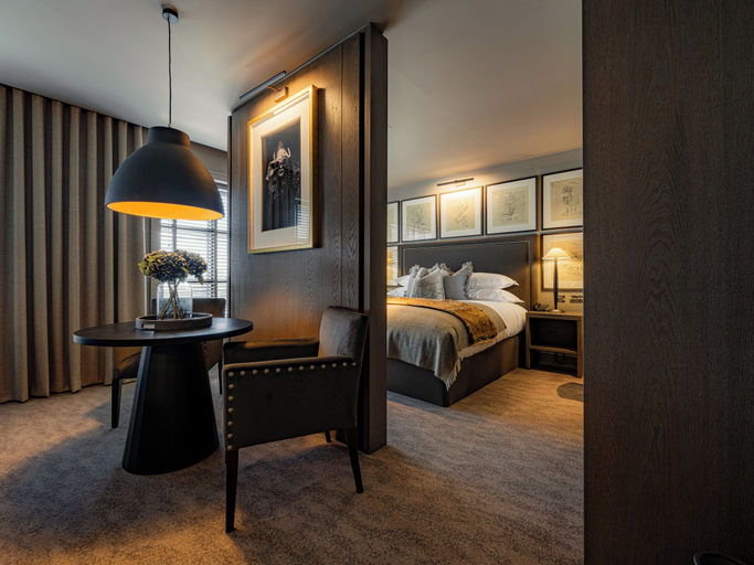 Room 4, Dakota Manchester Airport, Manchester