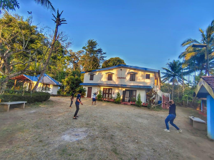 Exterior & Views