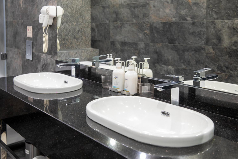 Bathroom 2, Erebuni Hotel Yerevan, Yerevan
