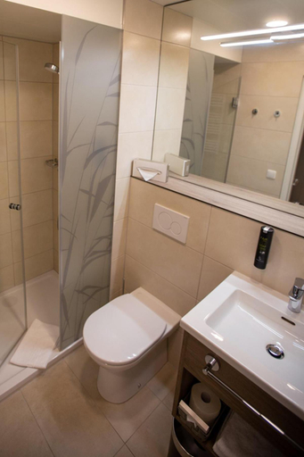 Bathroom 5, Stadtoase Kolping Hotel, Linz