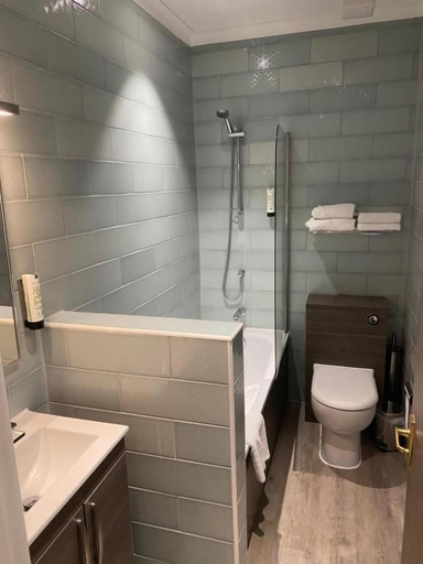 Bathroom 3, The Lodge at Meyrick Park, Bournemouth