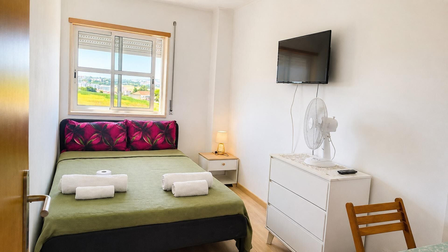 Room 3, Spacious Lisbon Apartment With 4 Bedrooms, Lisbon