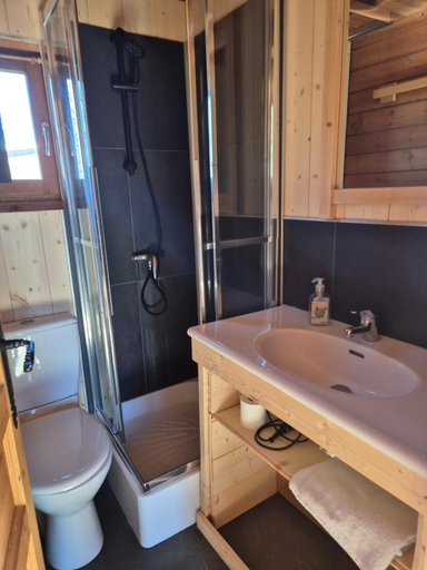 Bathroom 3, Chalet Les etoiles vue Mont Blanc, Savoie