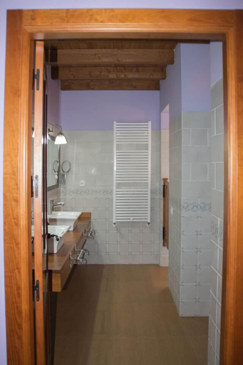 Bathroom 4, CR La Flor del Naranjo, Cáceres