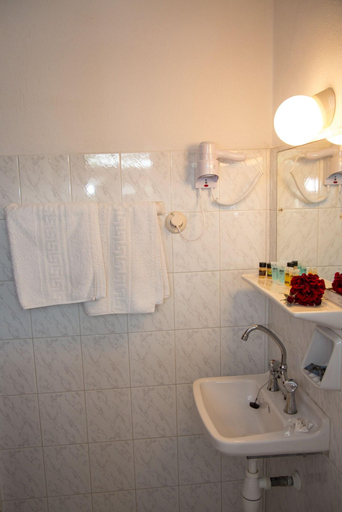 Bathroom 3, Aristides Studios, Ionian Islands