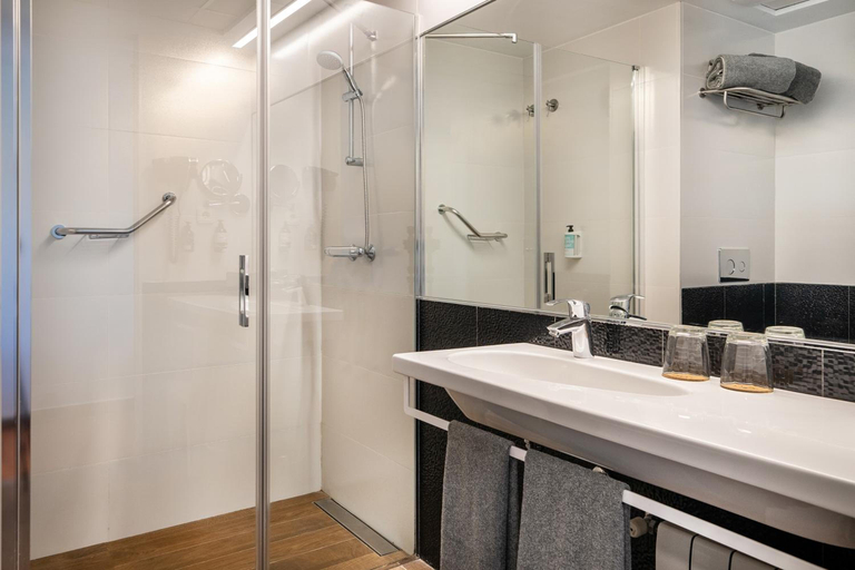 Bathroom 5, INNSiDE Costablanca, Alicante