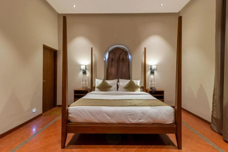 Bedroom 2, Hotel R R Heritage, Satara