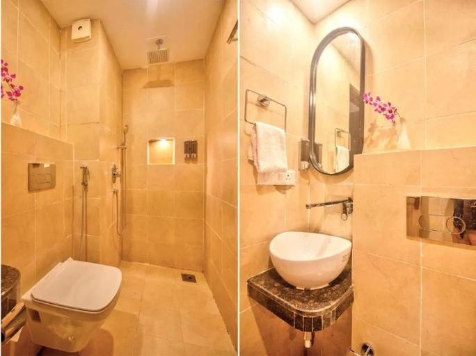 Bathroom 4, Twin Fountains, North Goa