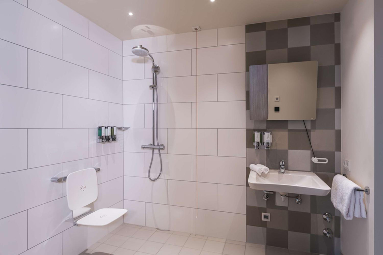 Bathroom 5, Hampton by Hilton Konstanz, Konstanz