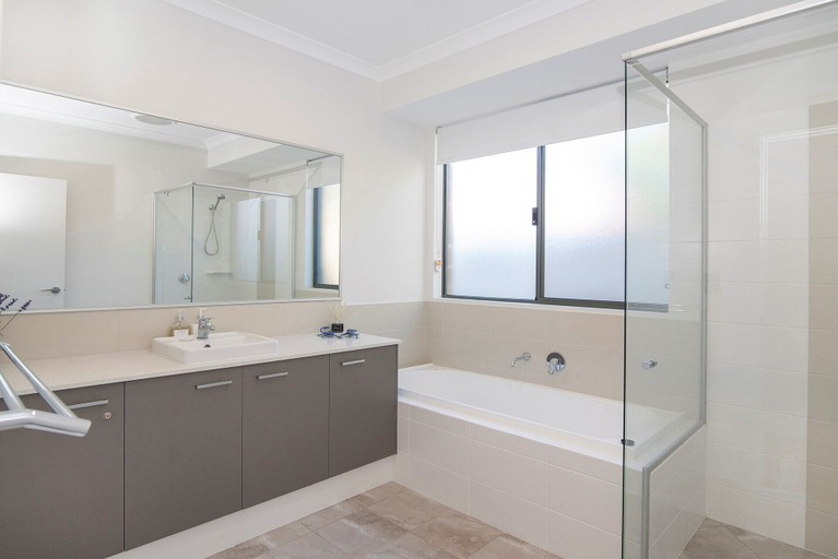 Others 2, The Milly, Busselton