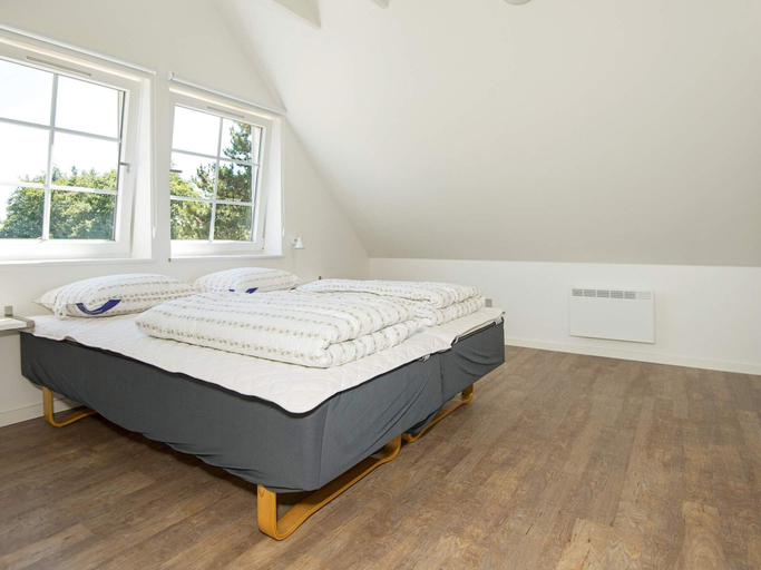 Bedroom 2, 6 Person Holiday Home on a Holiday Park in Blavand, Varde