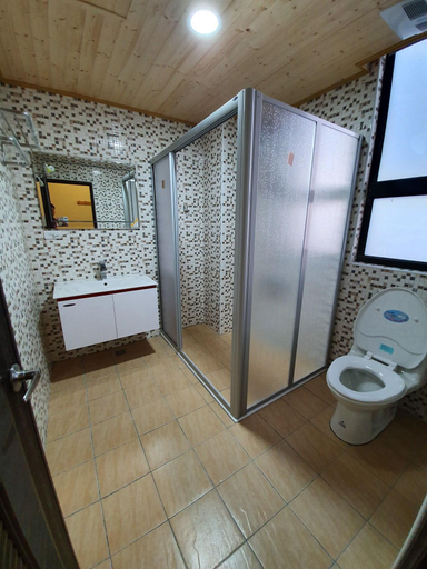 Bathroom 3, Clare Holiday B&B, Pingtung